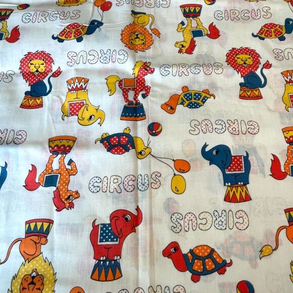 Vintage Fabric CIRCUS Novelty Cotton Lion TURTLE Horse & ELEPHANT Kids MCM 1970s - Picture 1 of 8